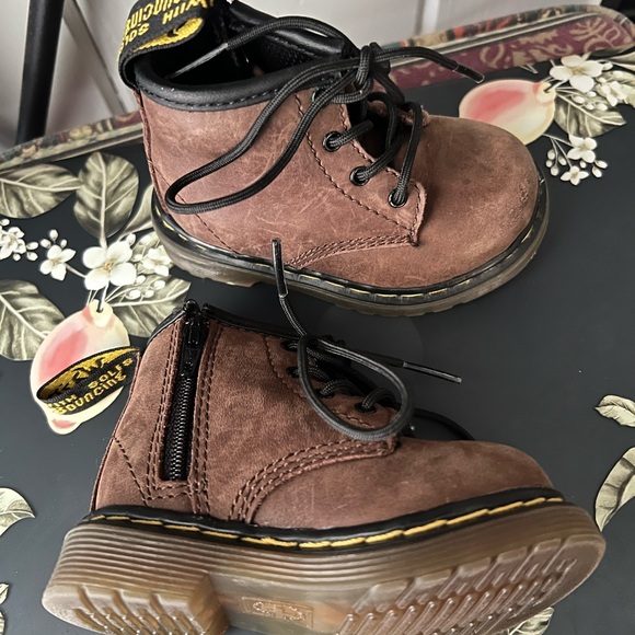 Dr. Martens air cushion sole brown boots - Picture 2 of 4